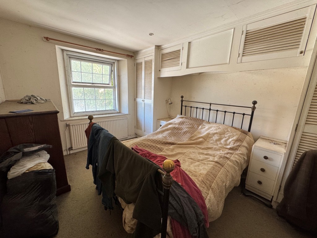 Lot: 222 - THREE-BEDROOM FARMHOUSE AND ATTACHED TWO-BEDROOM ANNEX - FREEHOLD INVESTMENT - The Annex - bedroom 1